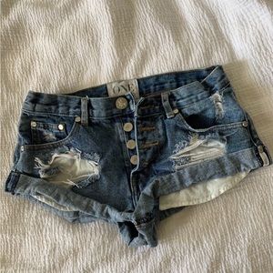 One Teaspoon bandits button fly Jean shorts 24”